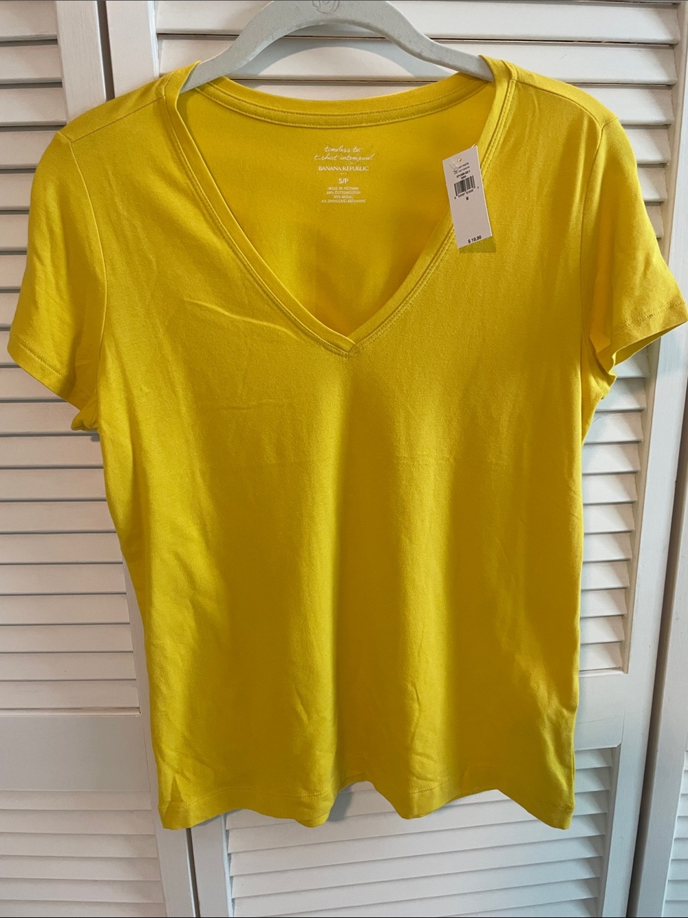 Banana Republic Bright Yellow V-Neck Short Sleeve Tee